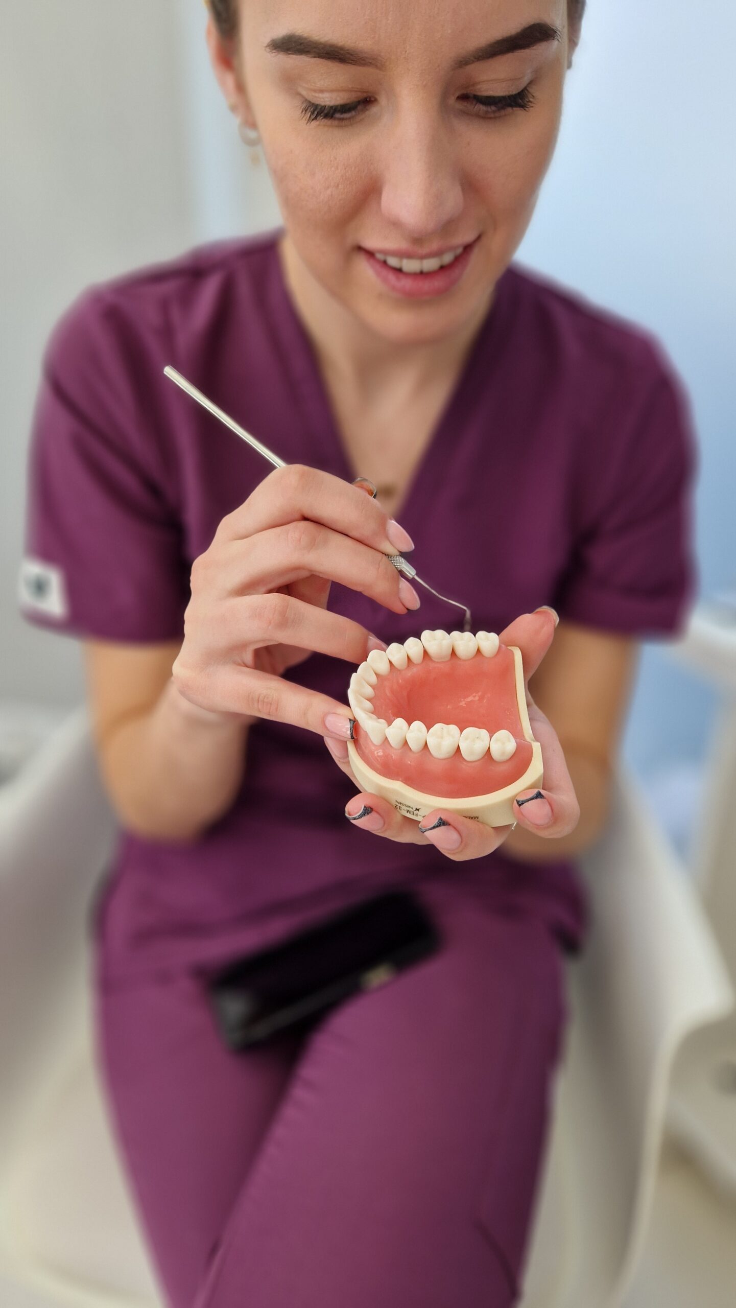 Opieka higienistki stomatologicznej nad pacjentem periodontologicznym - praca narzędziami ręcznymi - dofinansowanie BUR 2026 - obrazek 4